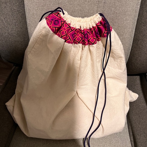 Tory Burch Blush Quilted Shoulder Bag with Gold Chain - Picture 10 of 10